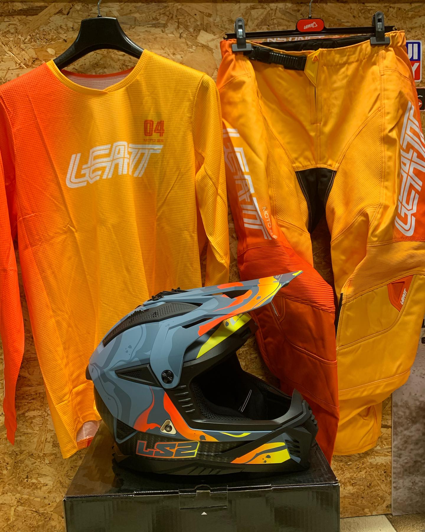 Calça + Camisola Leatt 3.5 + Capacete LS2 MX708 FAST II